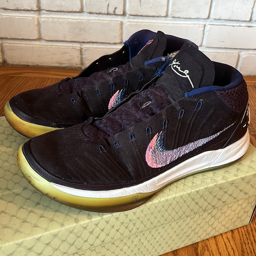 Kobe AD size 9 - Picture 3 of 5